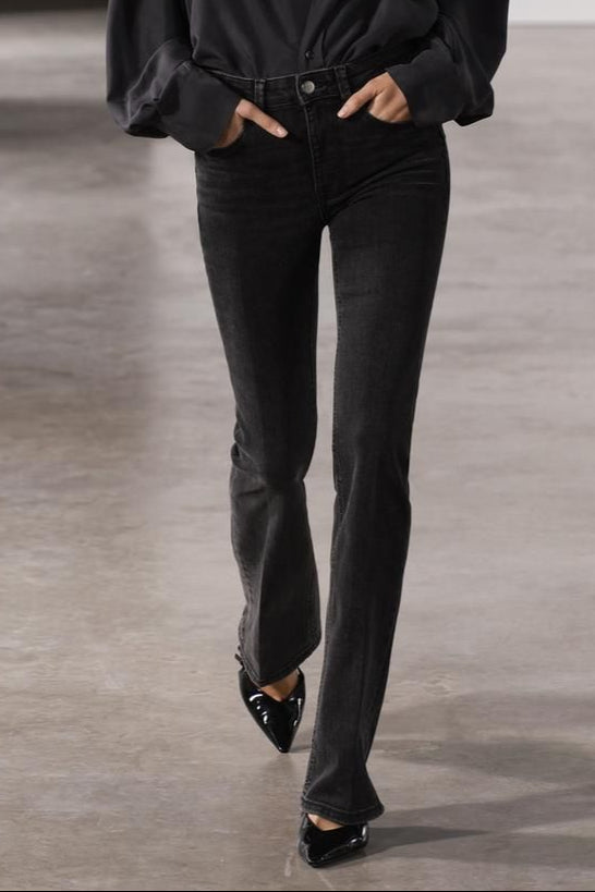 Pantalón vaquero flare negro Zara