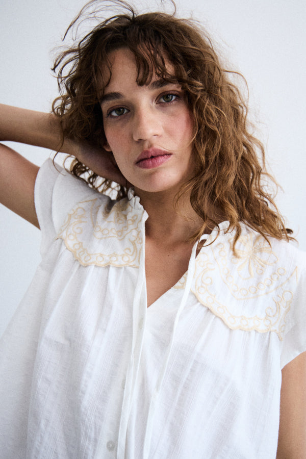Blusa bordada sin mangas GISELA