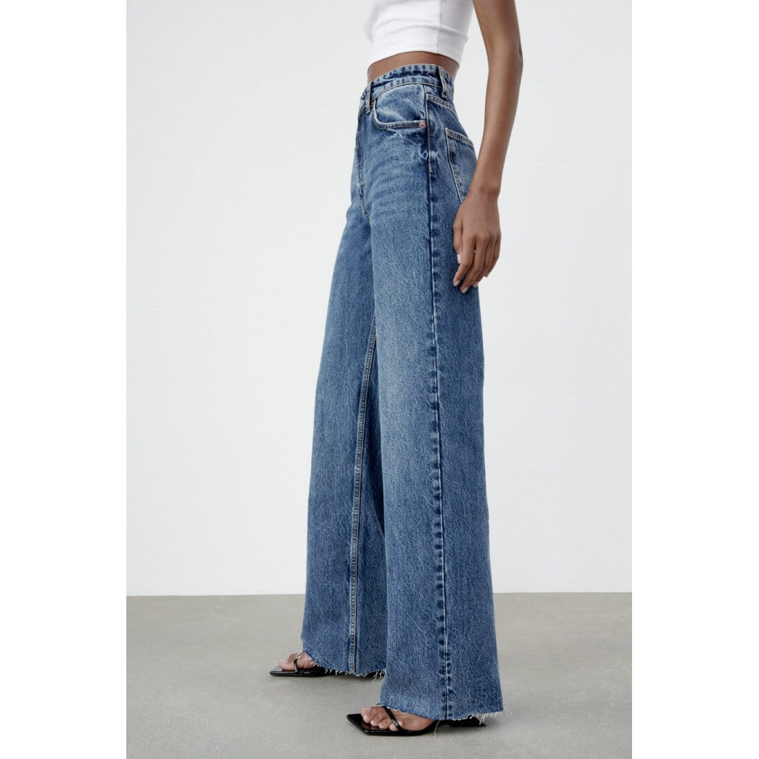 Pantalón vaquero de pierna ancha azul claro Mango