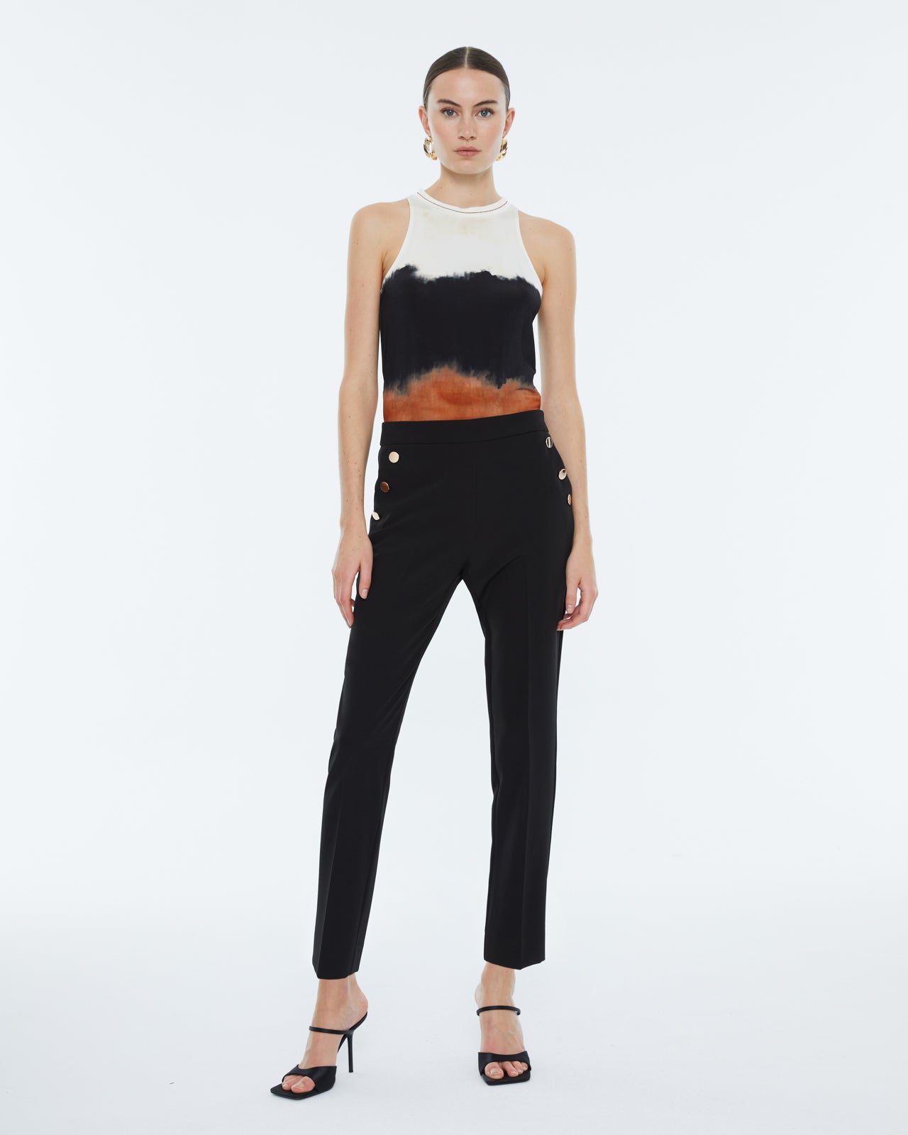 Pantalón tobillero botones dorados