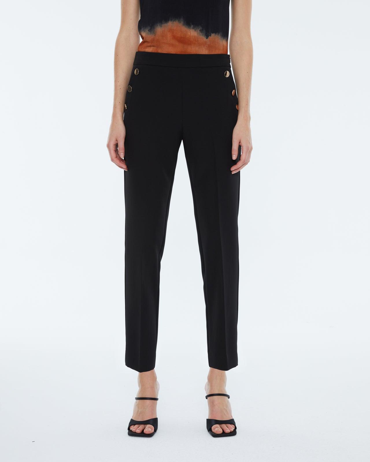 Pantalón tobillero botones dorados