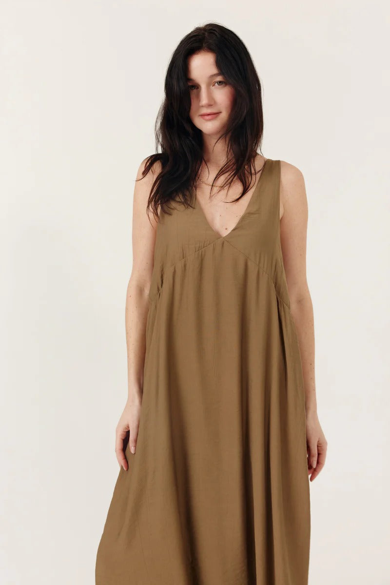 Vestido midi fluido con escote en V DORENSIA