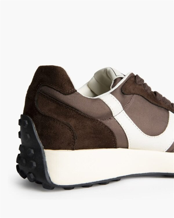 Zapatilla deportiva marrón LORIA