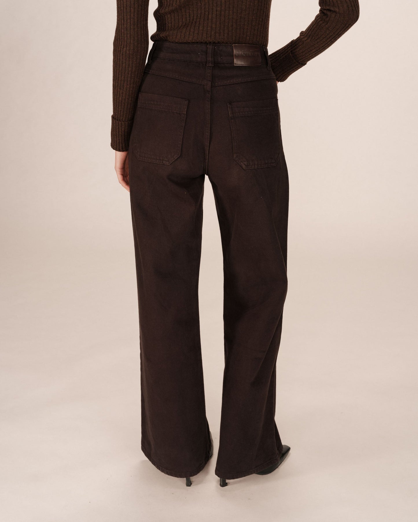 Pantalón vaquero chocolate BUFFY