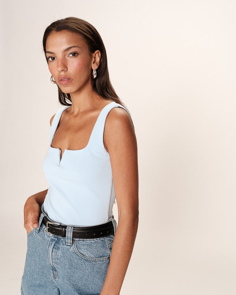 Top de cuello cuadrado azul REINA