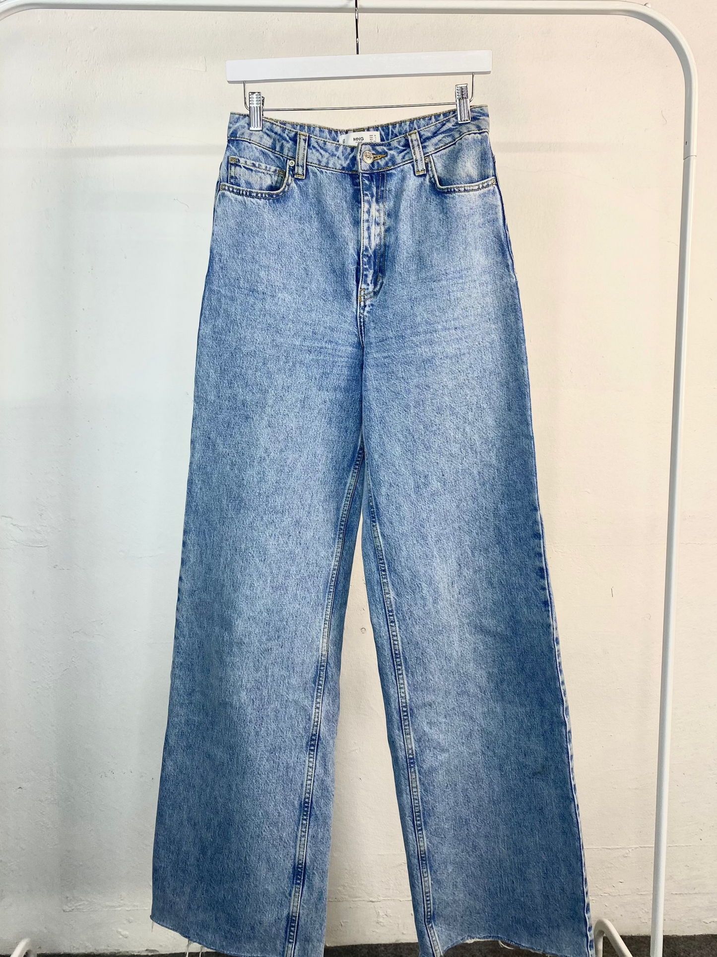 Pantalón vaquero de pierna ancha azul claro Mango