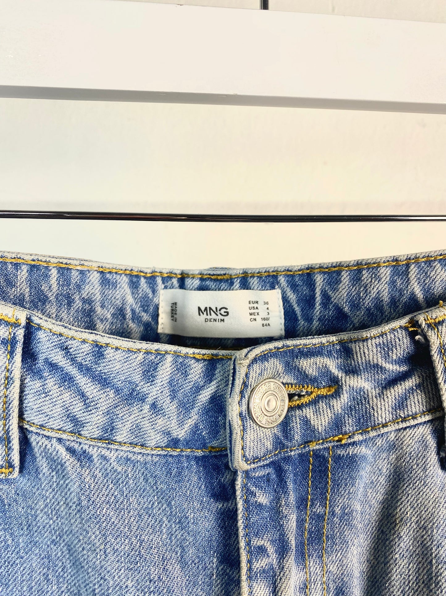 Pantalón vaquero de pierna ancha azul claro Mango