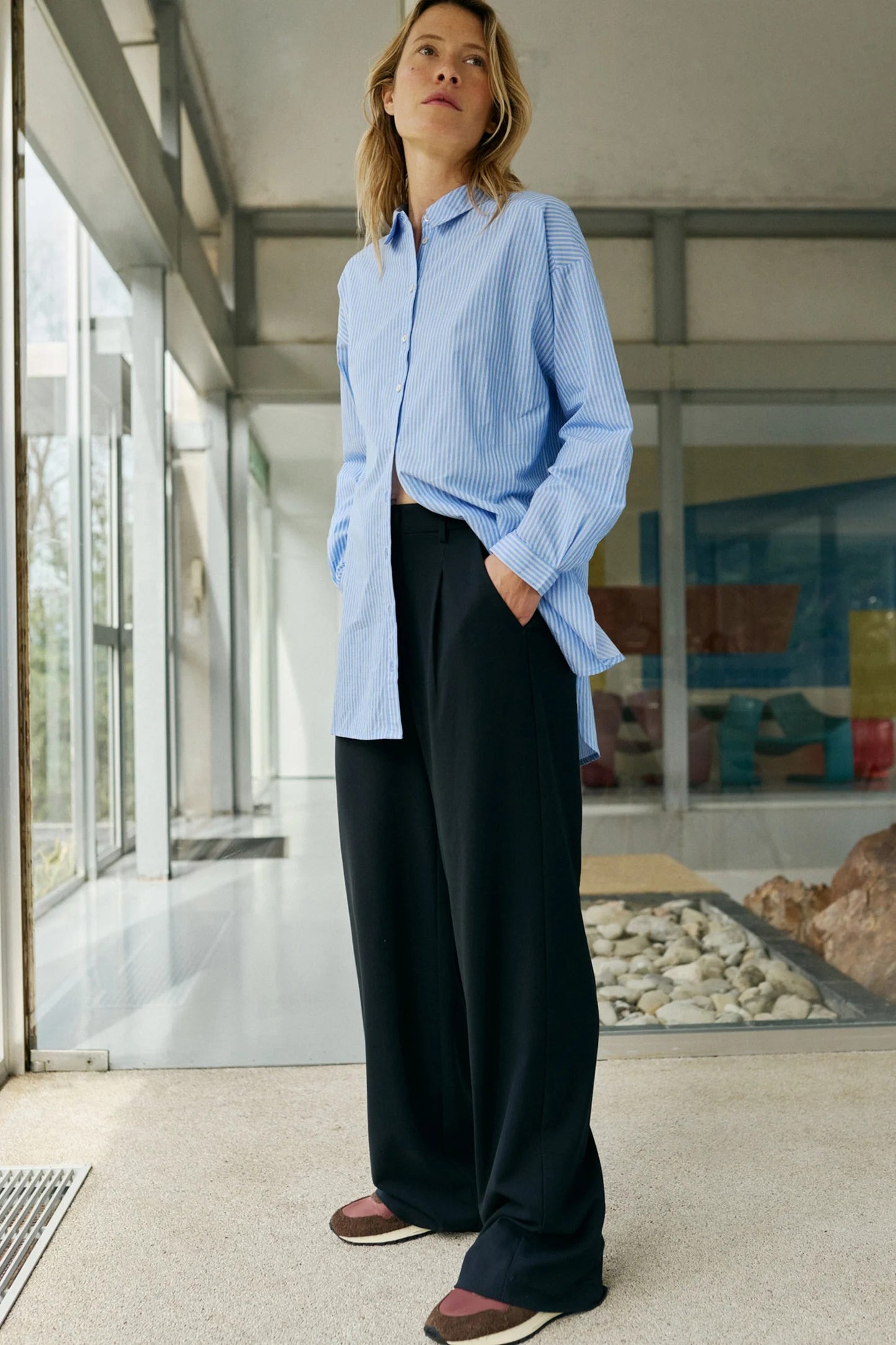 Pantalón de pinzas marino NOELIA