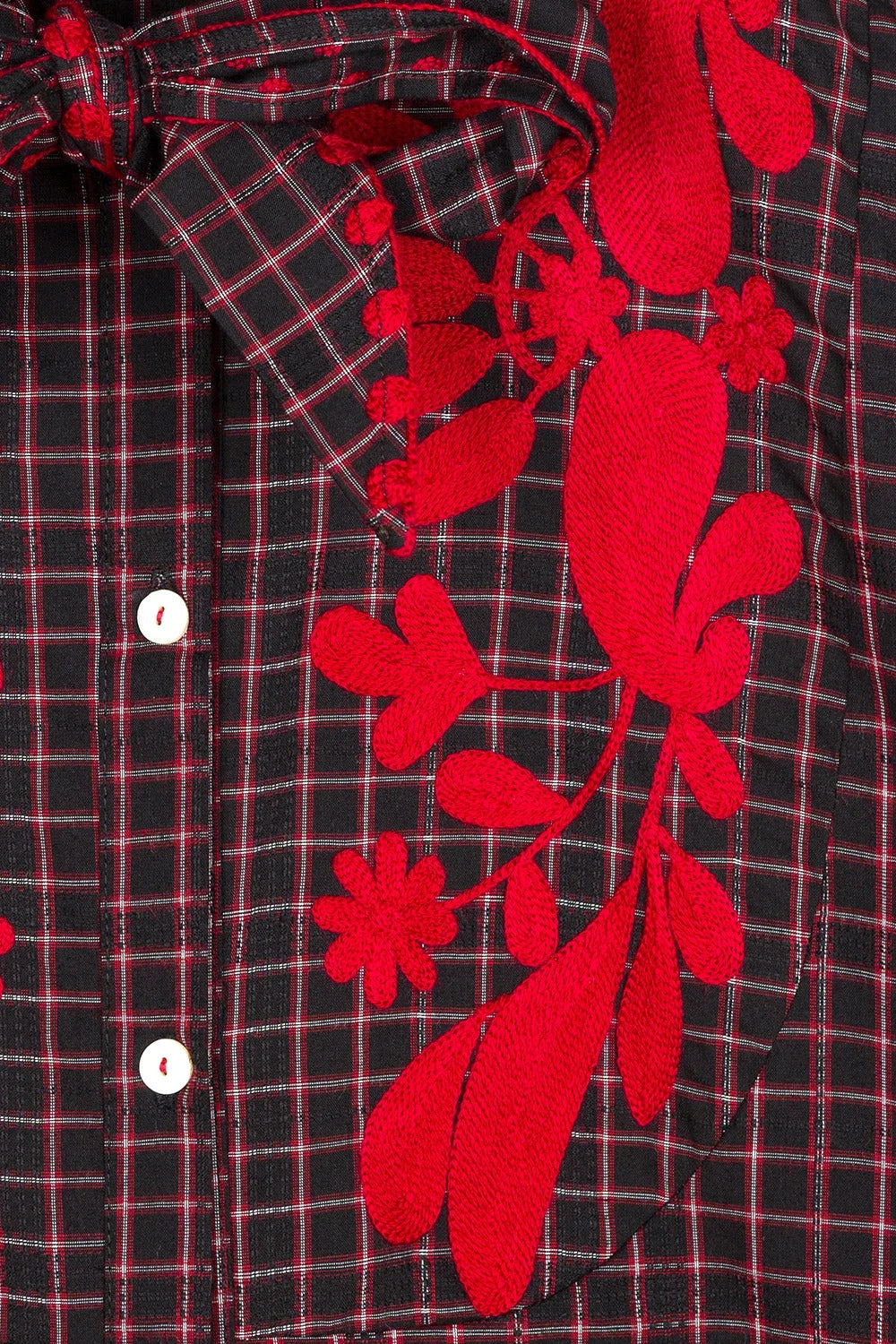 Camisa bordada en rojo LATAM