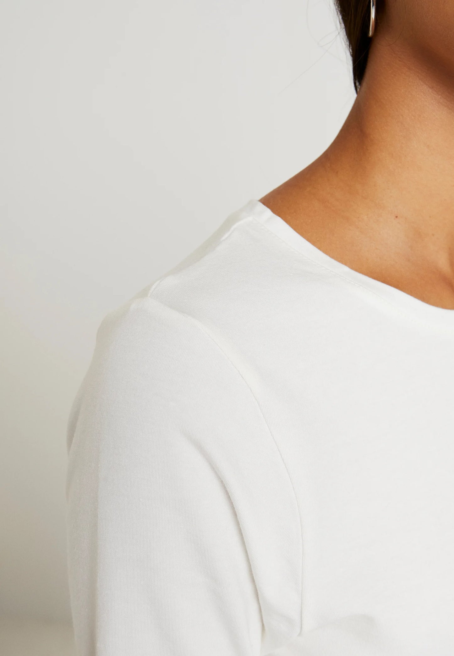 Camiseta básica blanca AVA