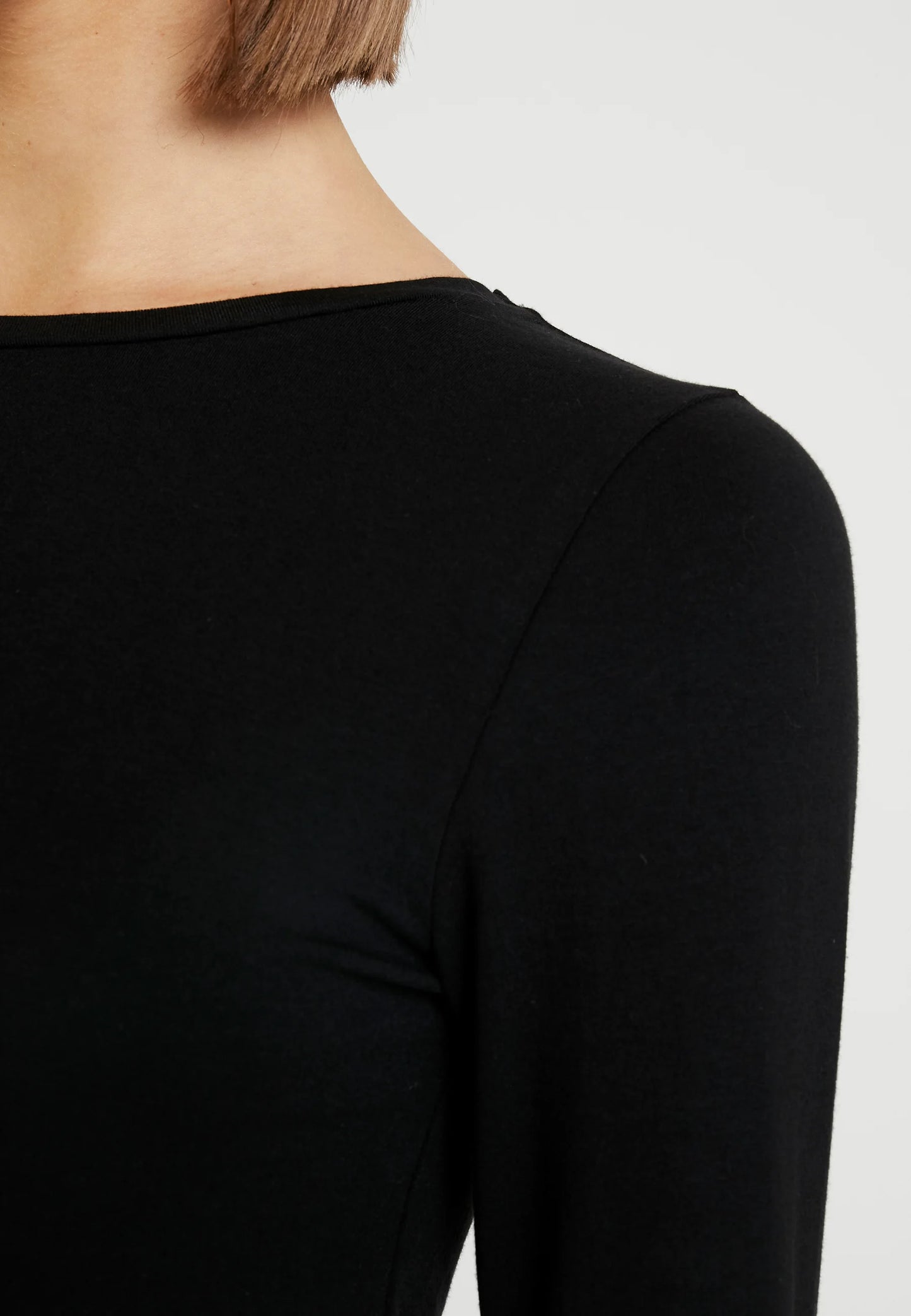 Camiseta básica negra PAMELA