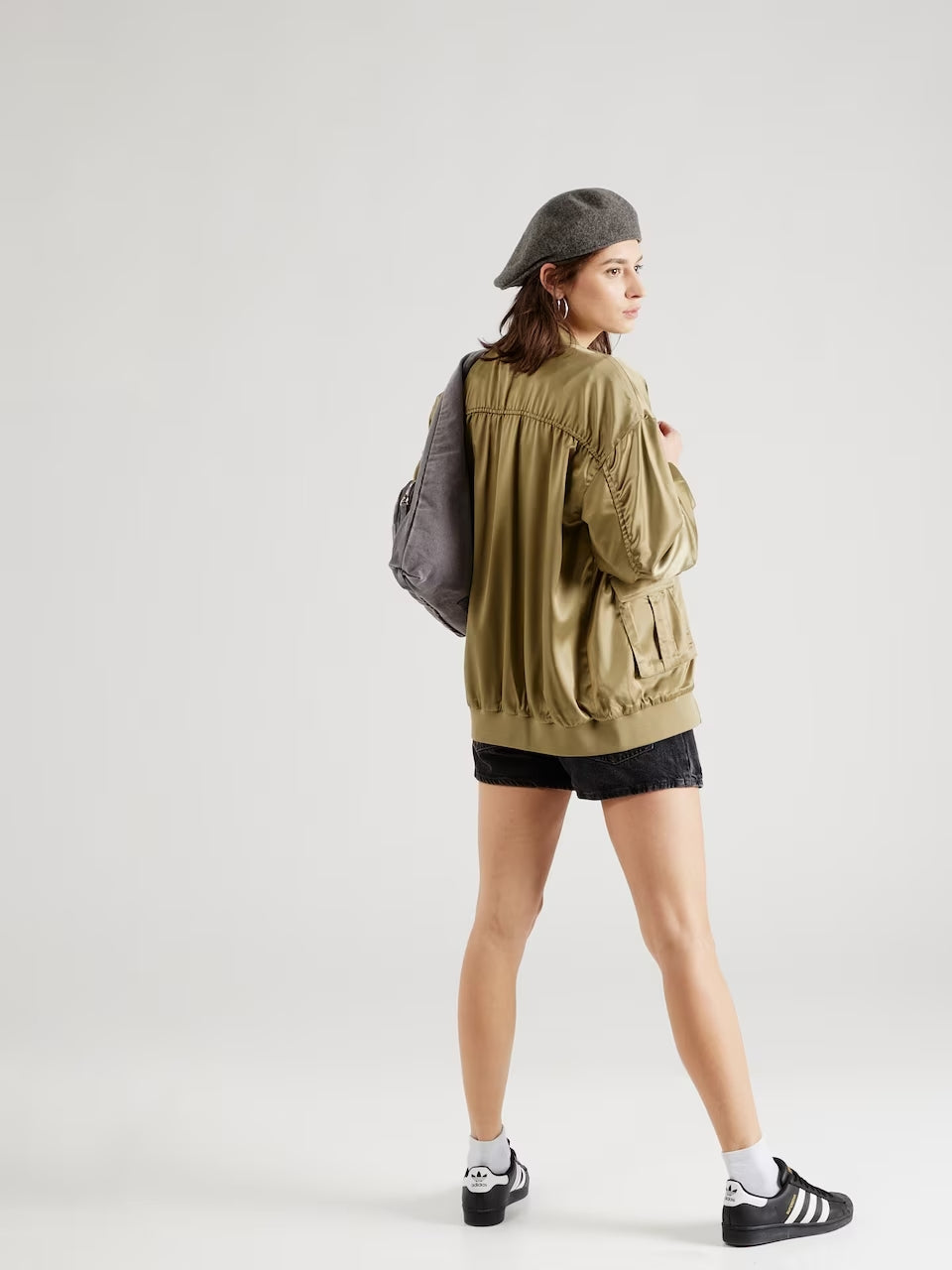 Chaqueta bomber verde satinada