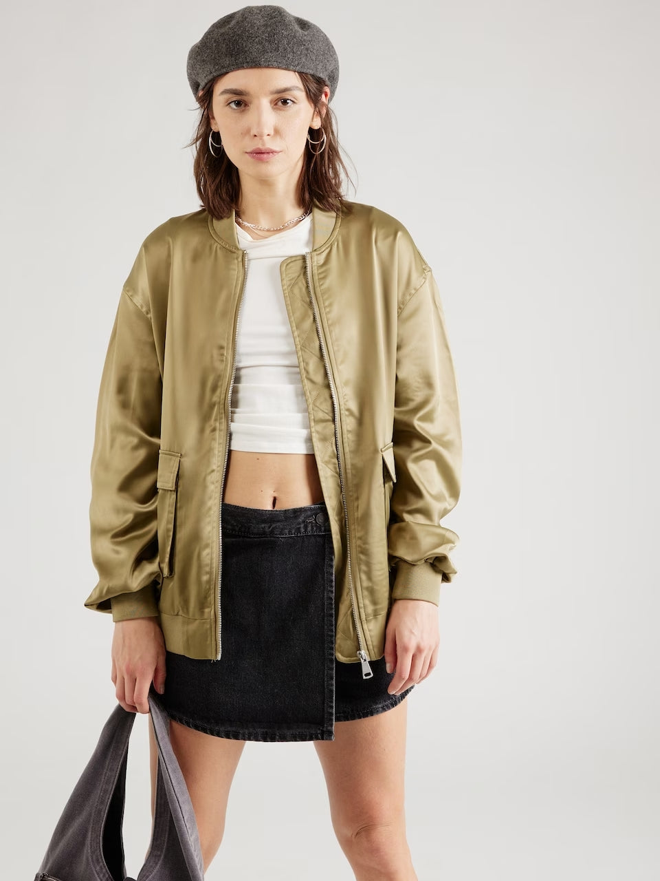Chaqueta bomber verde satinada