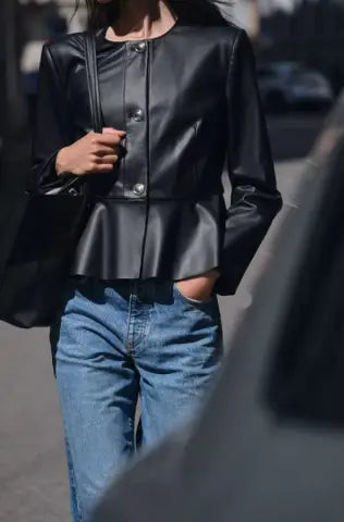 Chaqueta peplum negra Zara