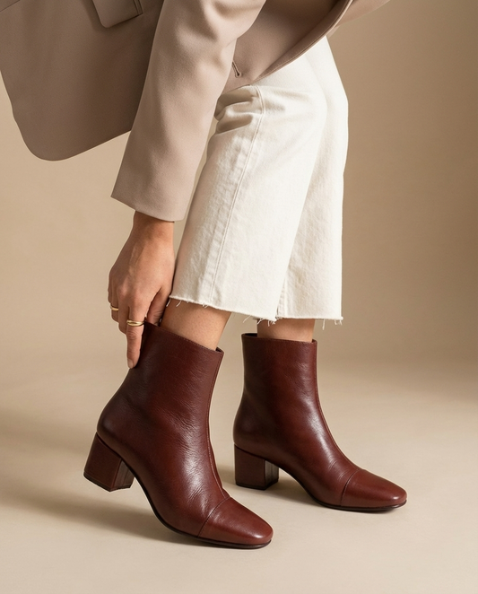 Botín de piel burdeos JANA