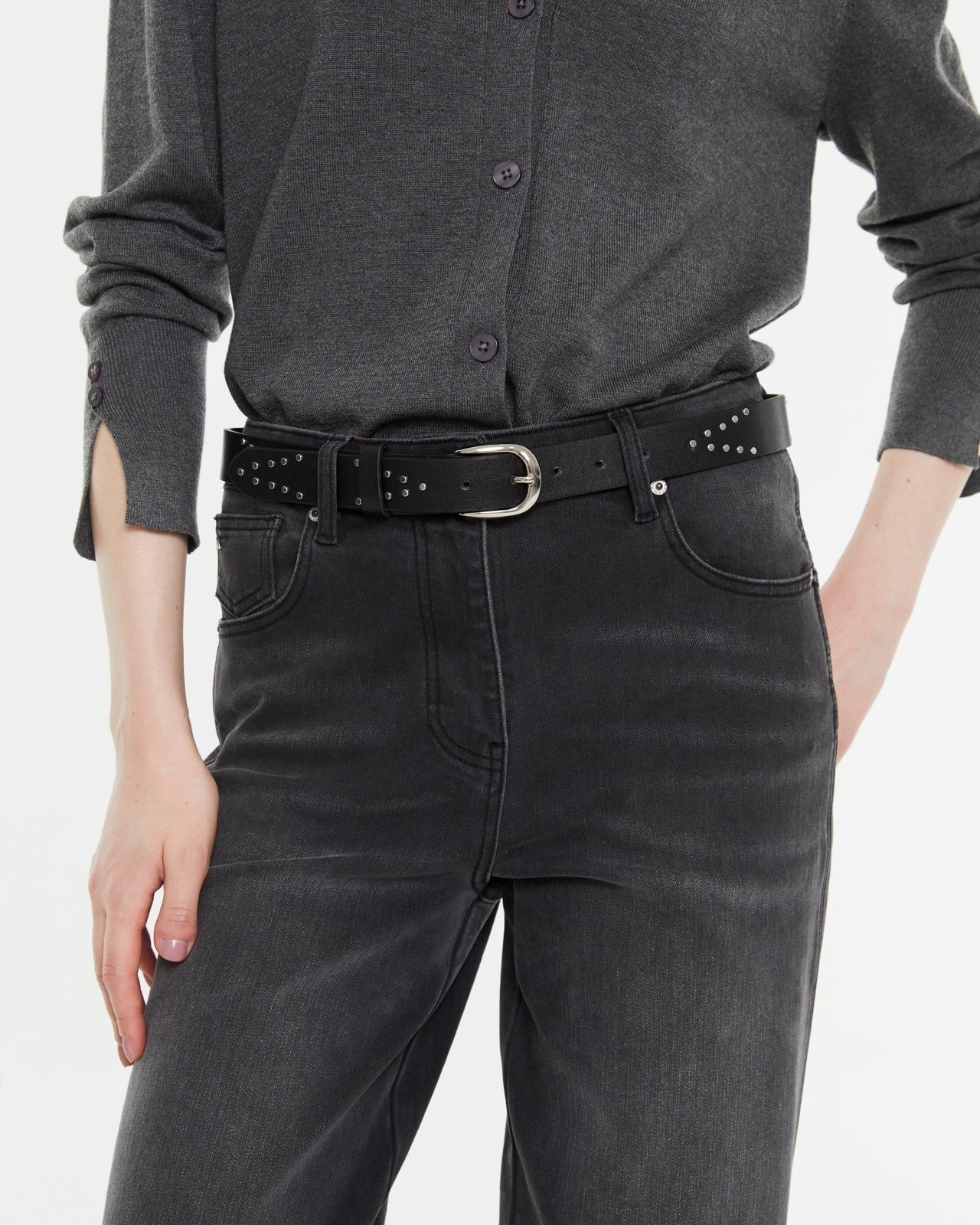 Cinturón negro con tachuelas BALIA