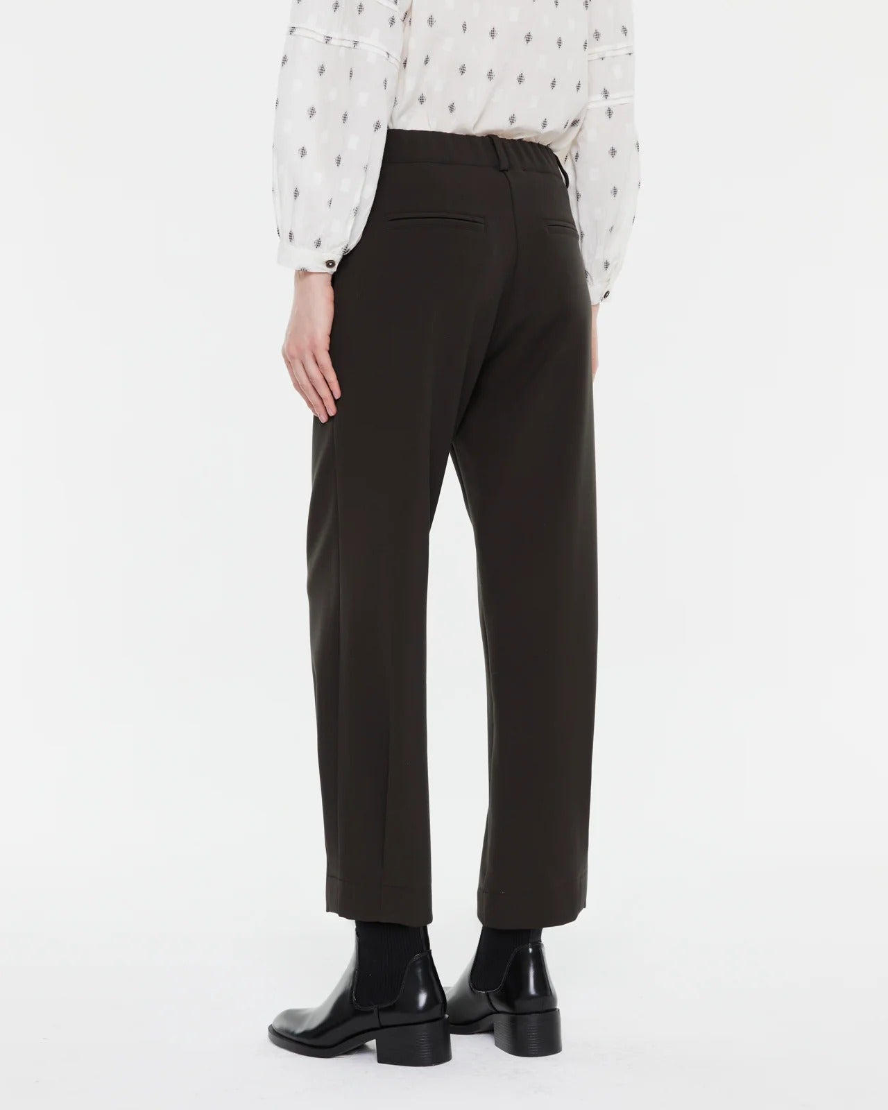 Pantalón carrot con pinzas BRUNA