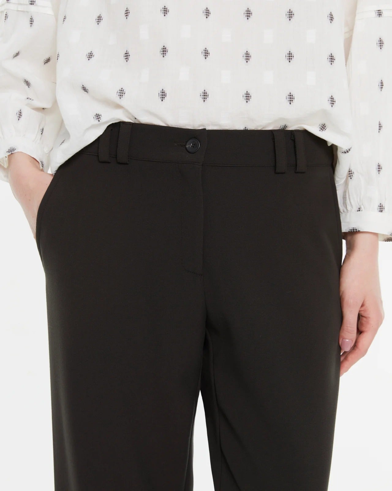 Pantalón carrot con pinzas BRUNA