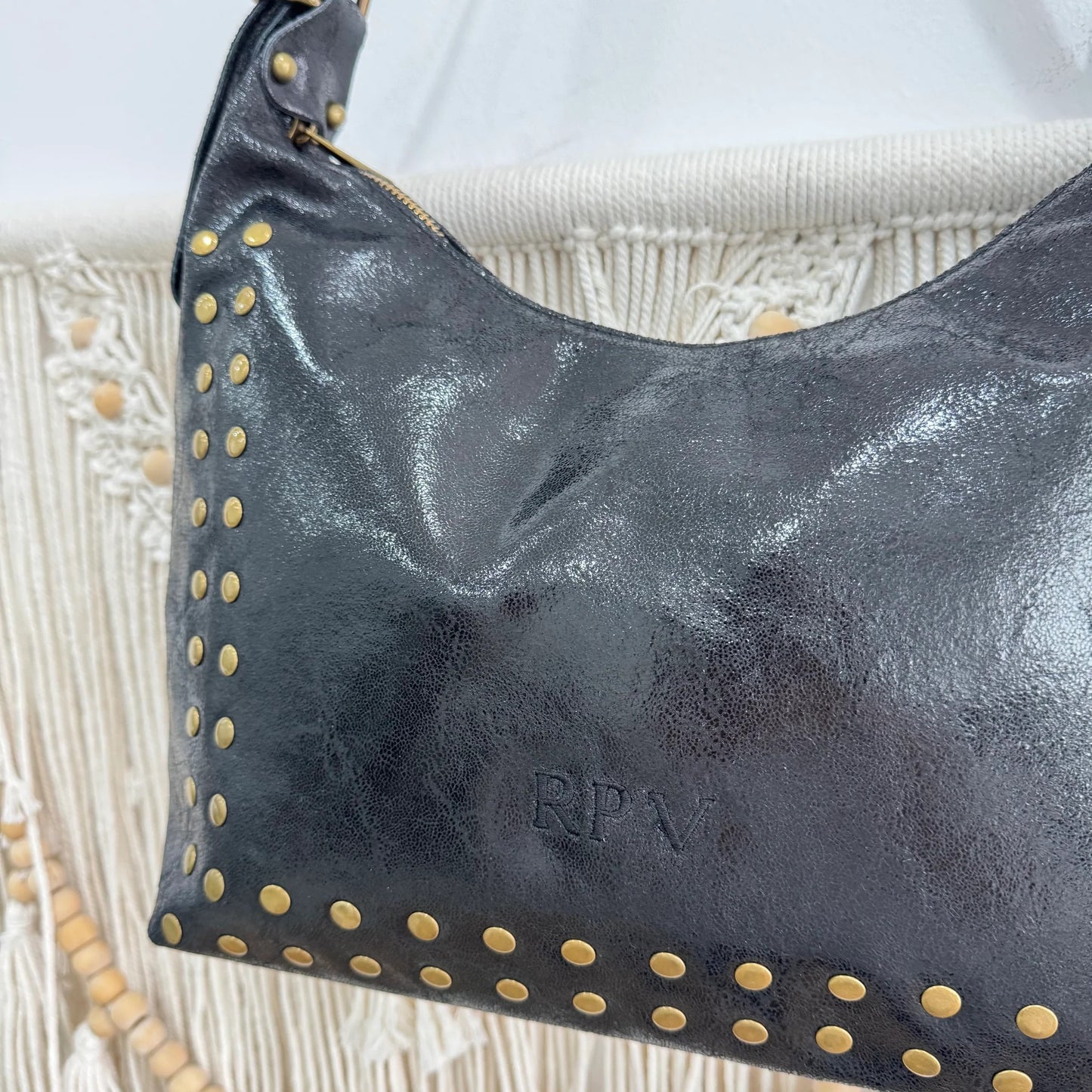Bolso de piel con tachuelas negro SHINY