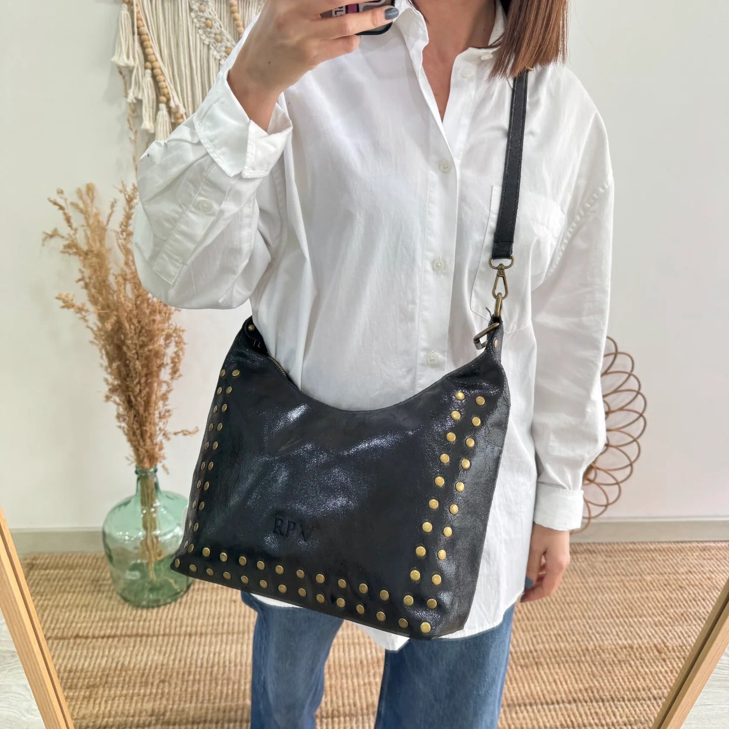 Bolso de piel con tachuelas negro SHINY