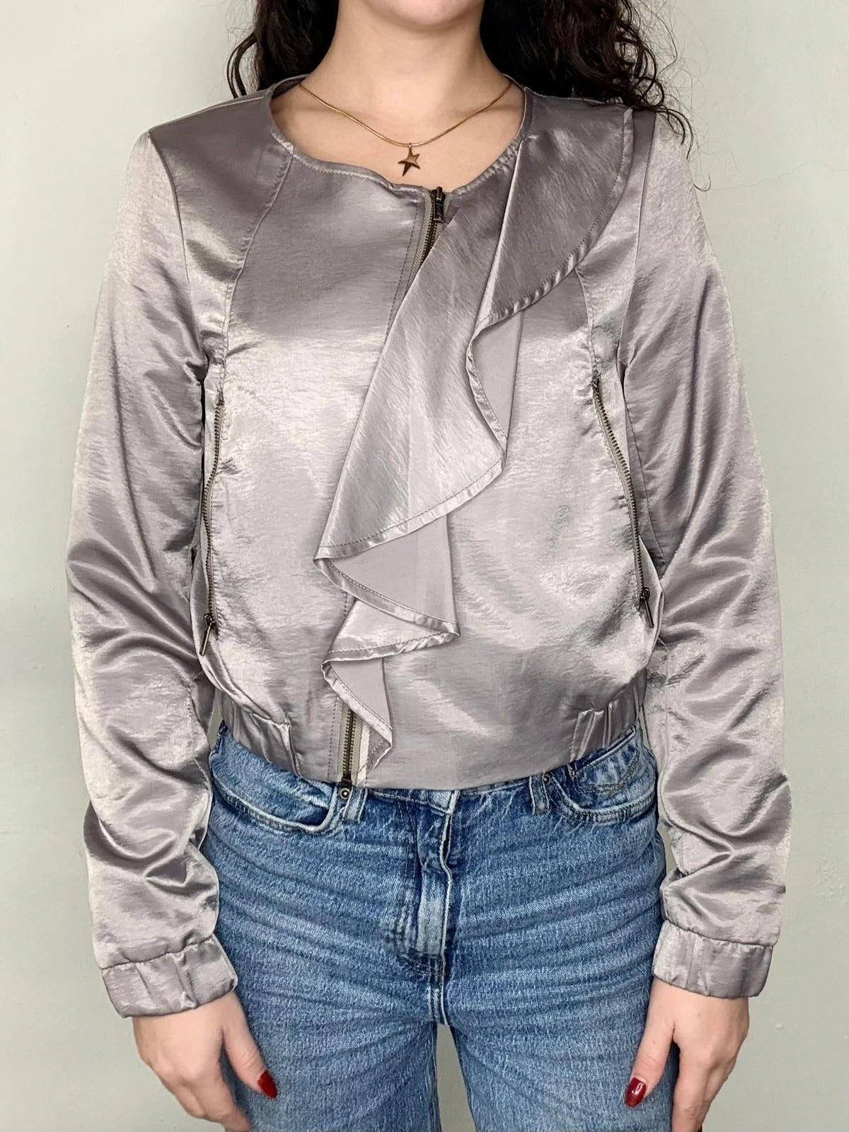 Chaqueta satinada con volante H&M