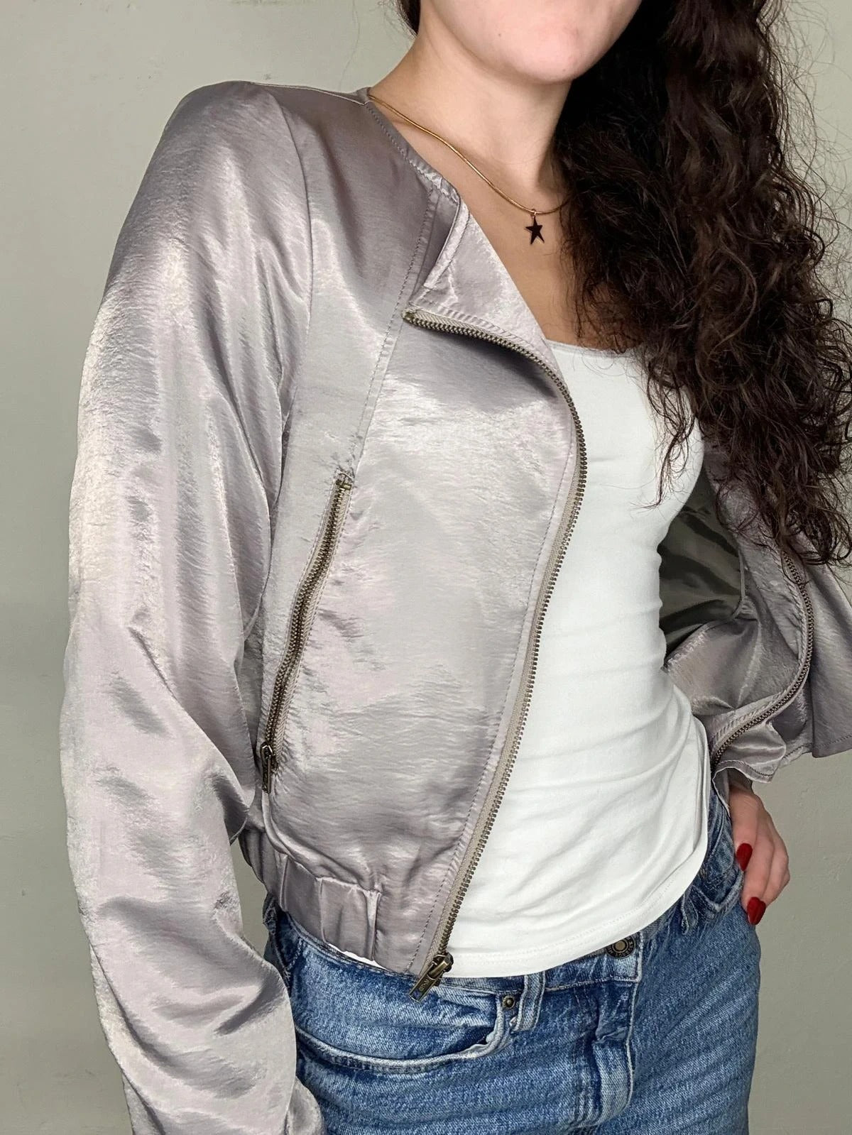 Chaqueta satinada con volante H&M