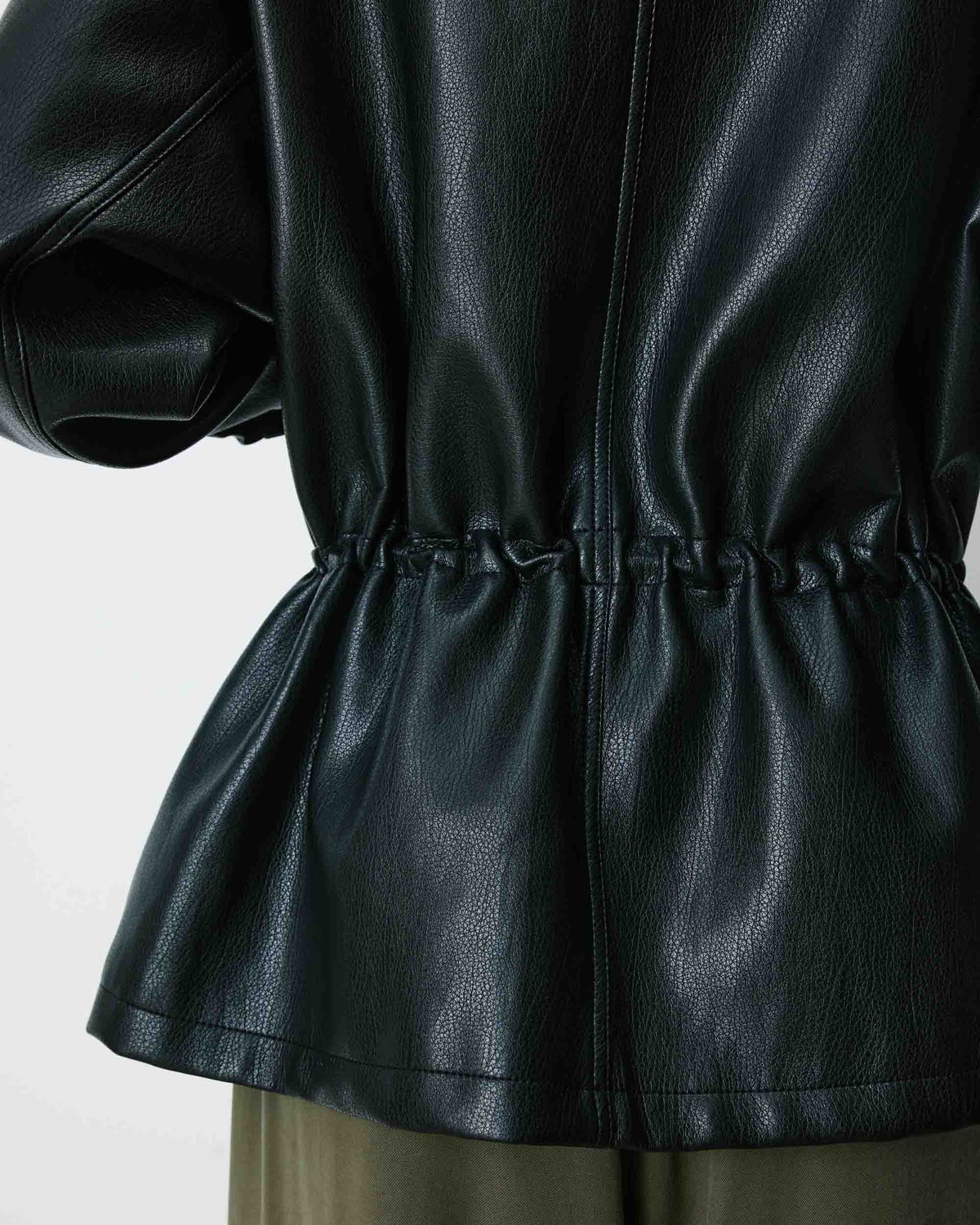 Cazadora negra trench efecto piel LAU