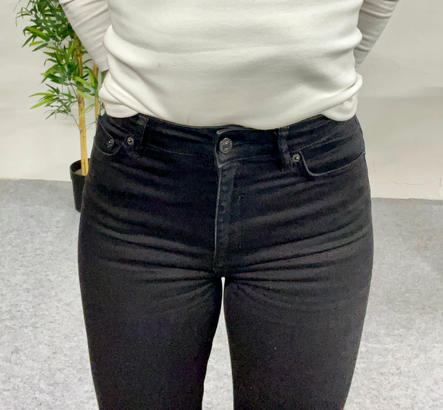 Pantalón vaquero flare negro Zara