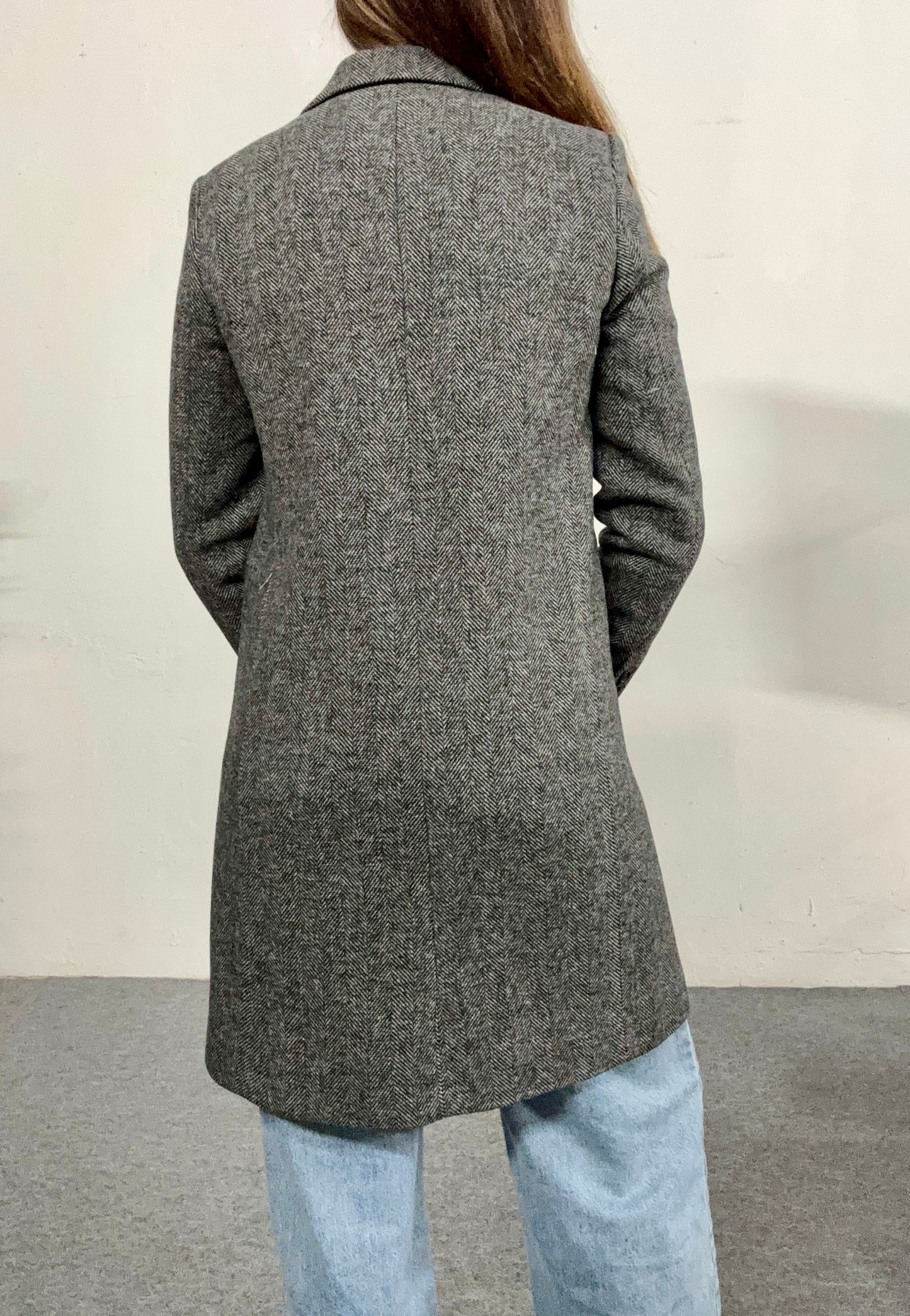 Abrigo con lana de espiga de Zara