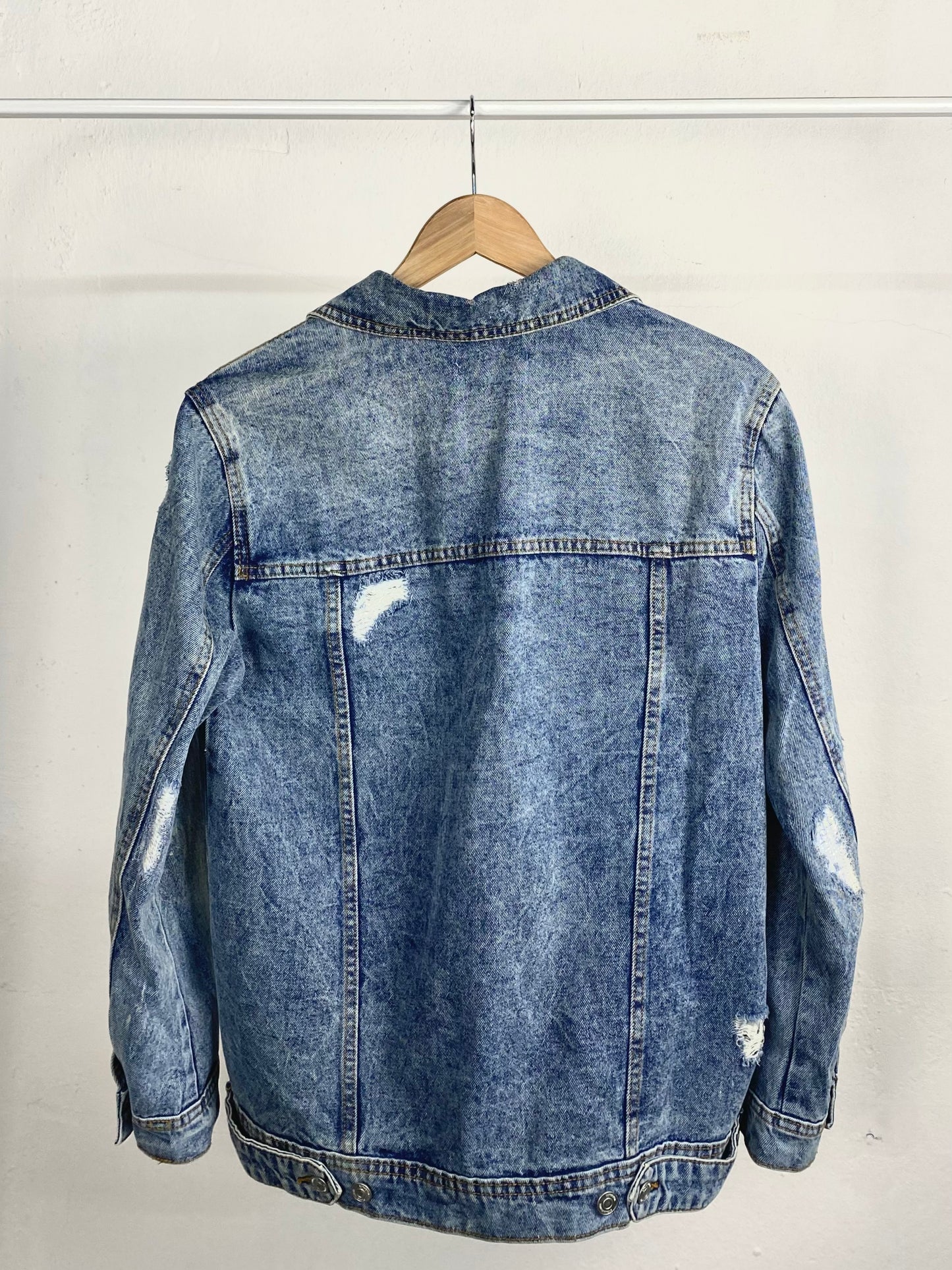 Chaqueta vaquera denim azul con desgastados - Stradivarius