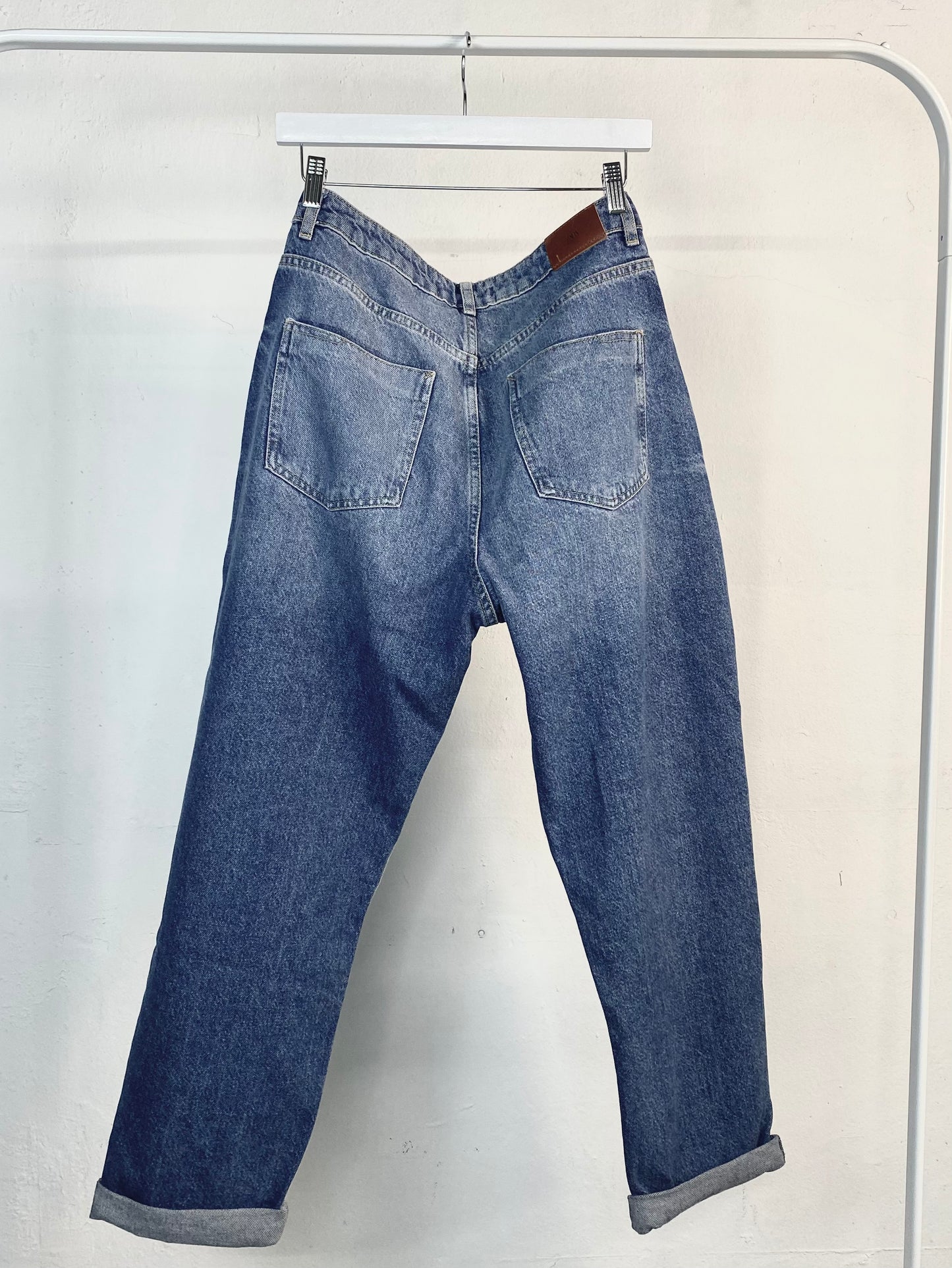 Pantalón vaquero Momfit azul Zara