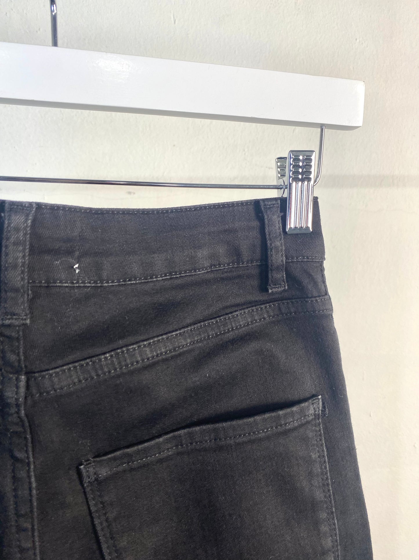 Pantalón vaquero flare negro Zara