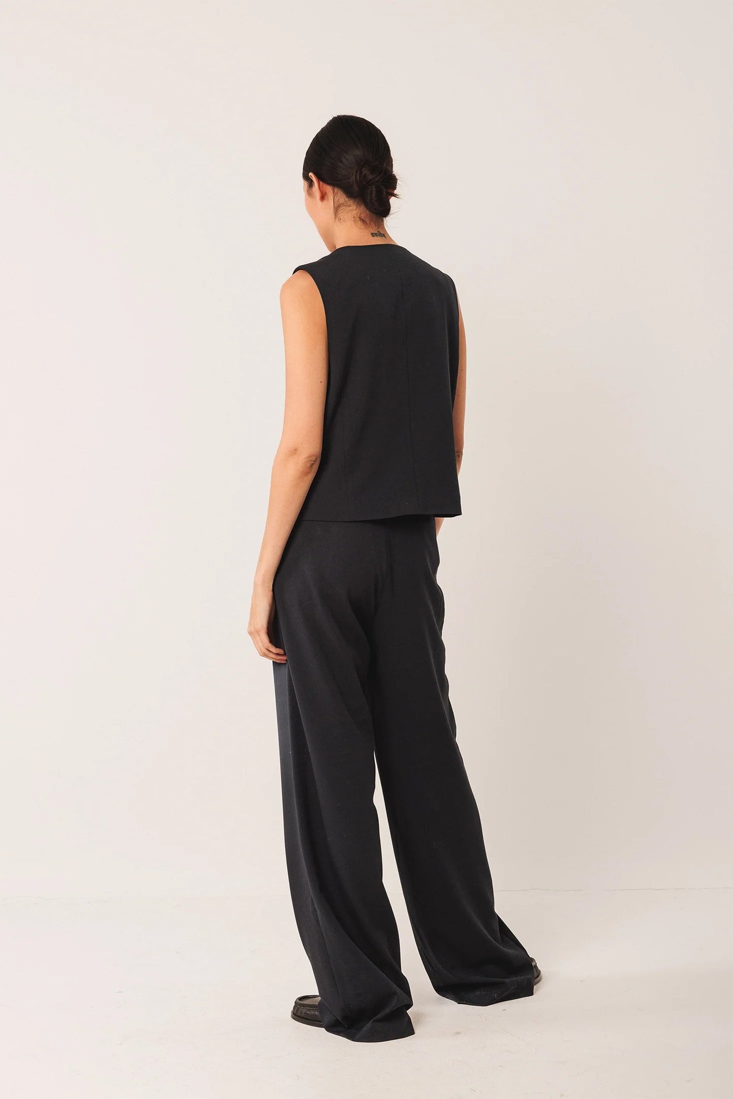 Pantalón de pinzas marino NOELIA