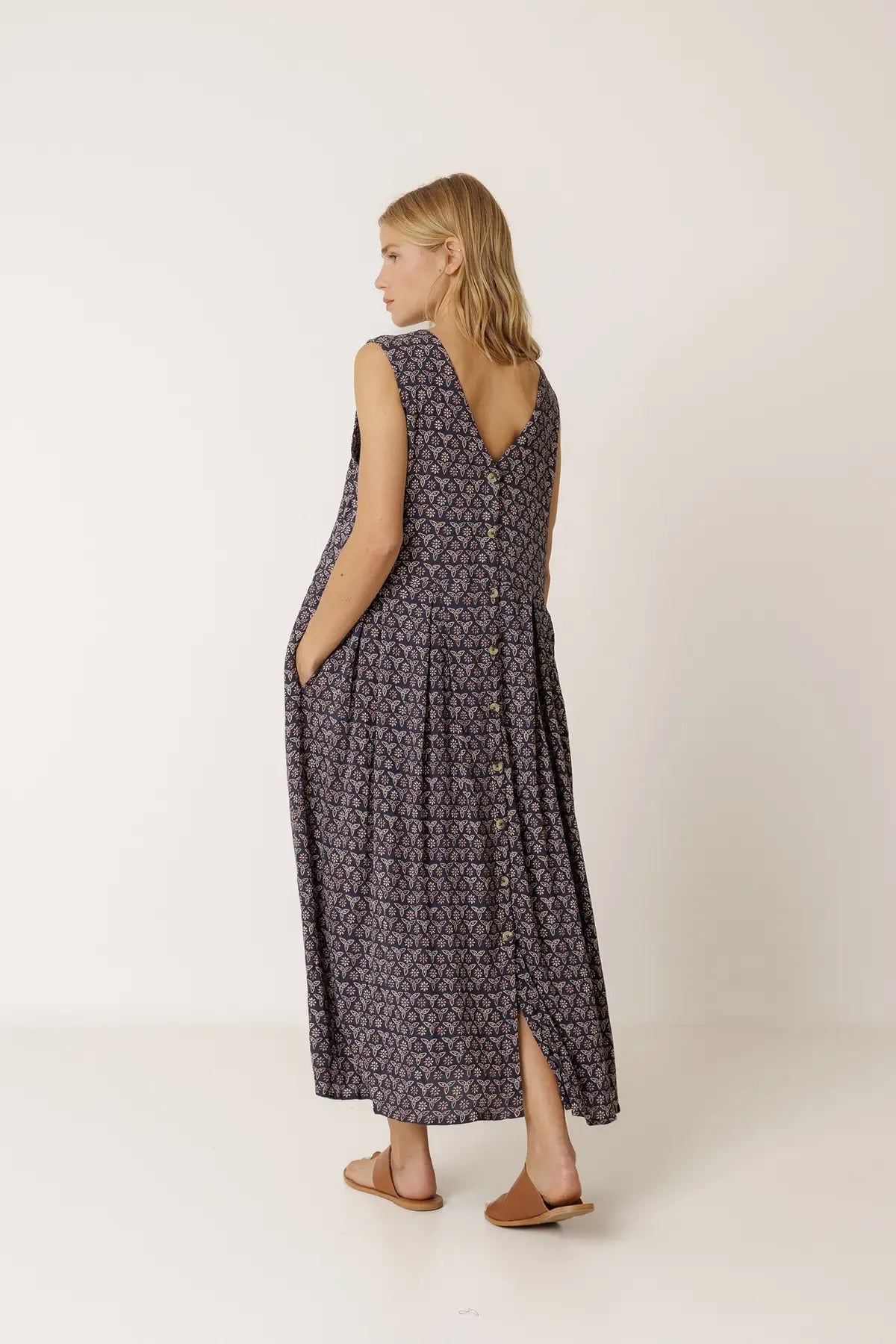 Vestido escote pico sin mangas DOCK