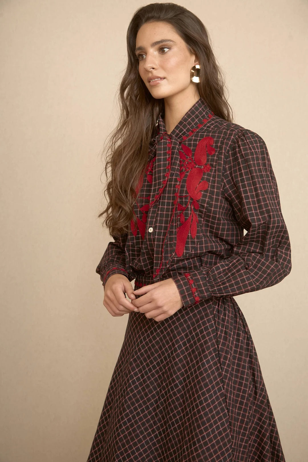 Falda midi bordado rojo LATAM