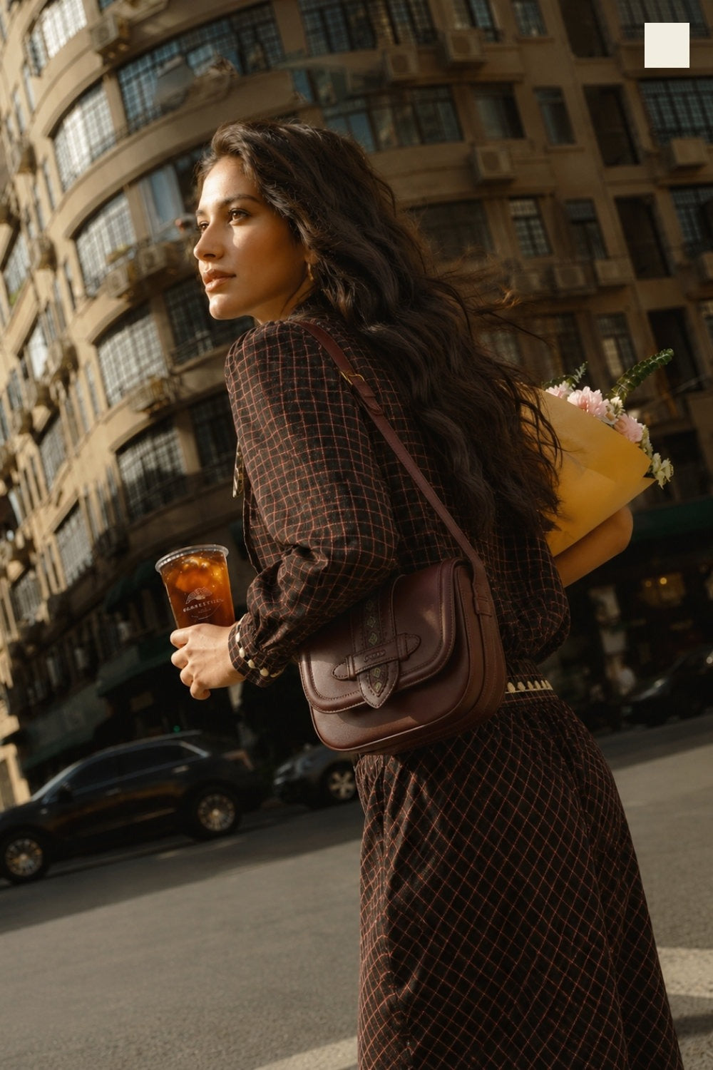 Falda midi bordado beige LATAM