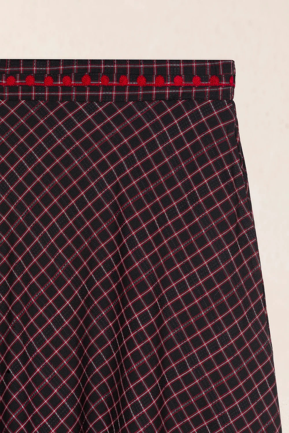 Falda midi bordado rojo LATAM