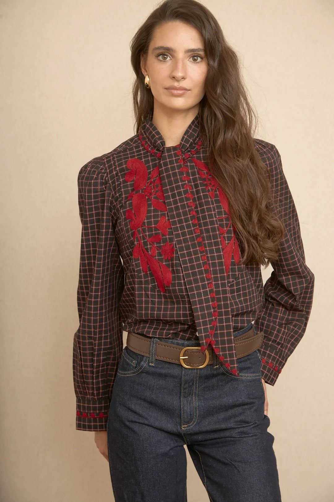 Camisa bordada en rojo LATAM