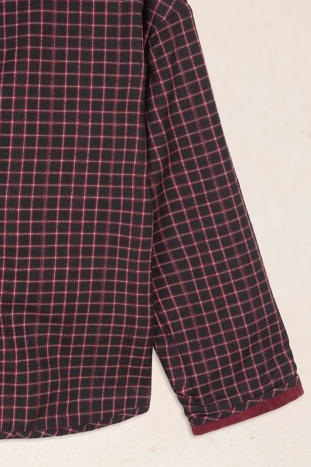 Camisa bordada en rojo LATAM