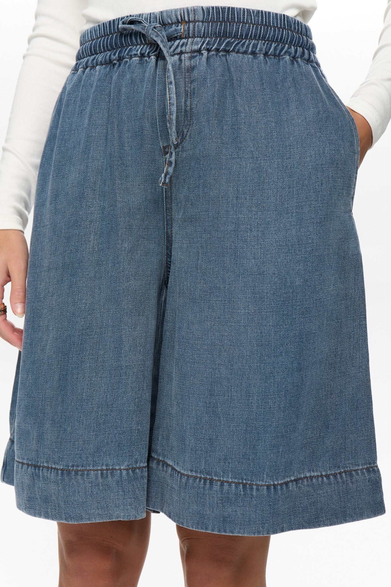 Bermuda fluida efecto denim de lyocell DELIDA