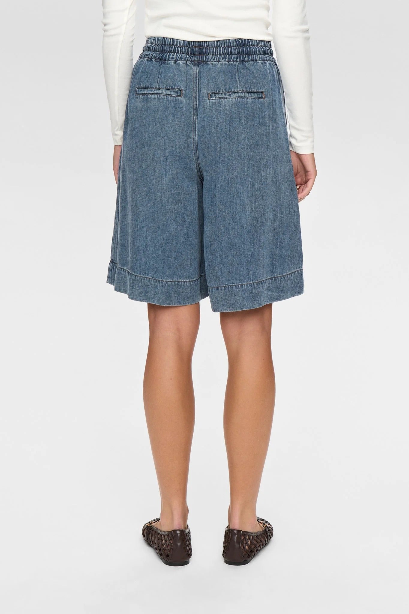 Bermuda fluida efecto denim de lyocell DELIDA