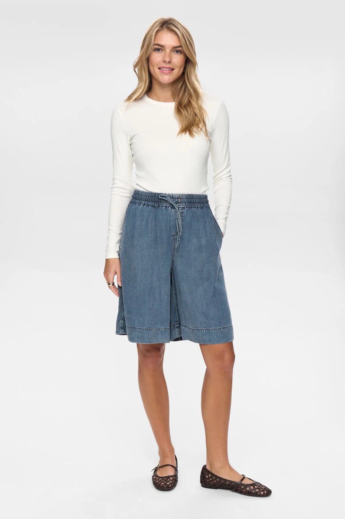 Bermuda fluida efecto denim de lyocell DELIDA