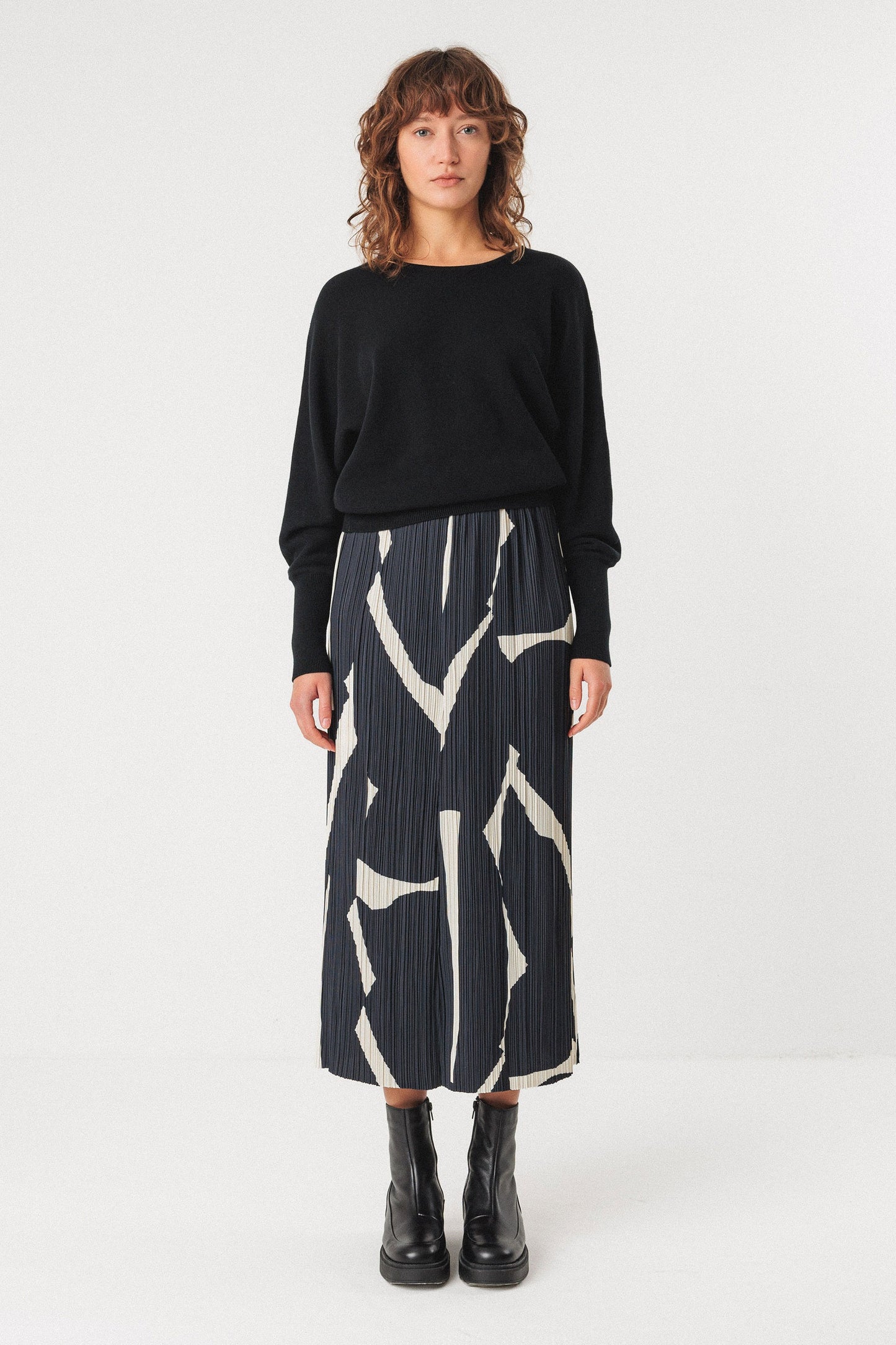 Jersey negro con mangas murciélago BISTRO