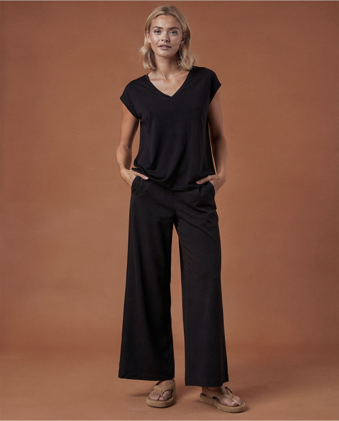 Pantalón largo con bolsillos DONATELA