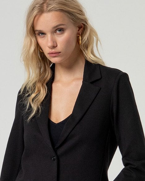 Blazer clásica negra DELMIRA