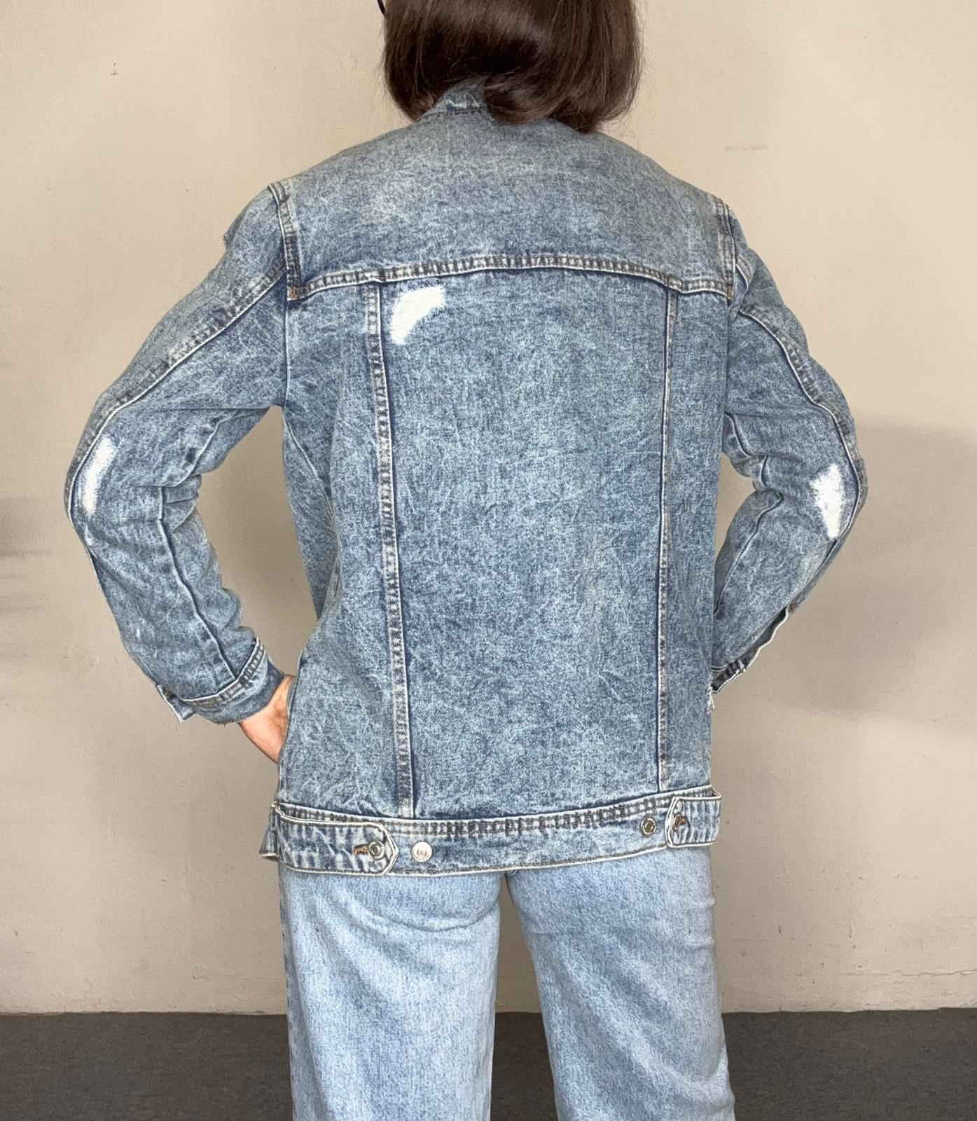 Chaqueta vaquera denim azul con desgastados - Stradivarius