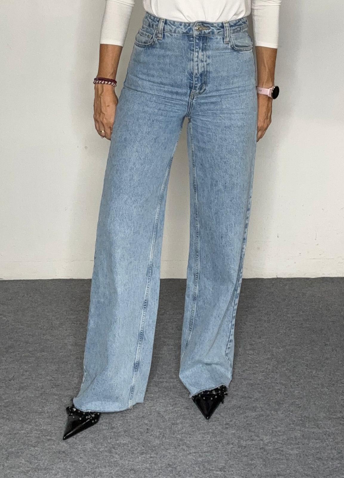 Pantalón vaquero de pierna ancha azul claro Mango