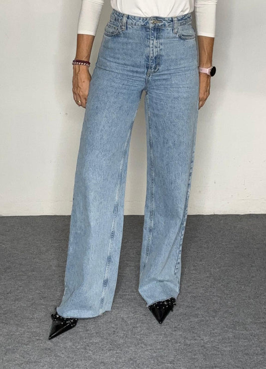 Pantalón vaquero de pierna ancha azul claro Mango