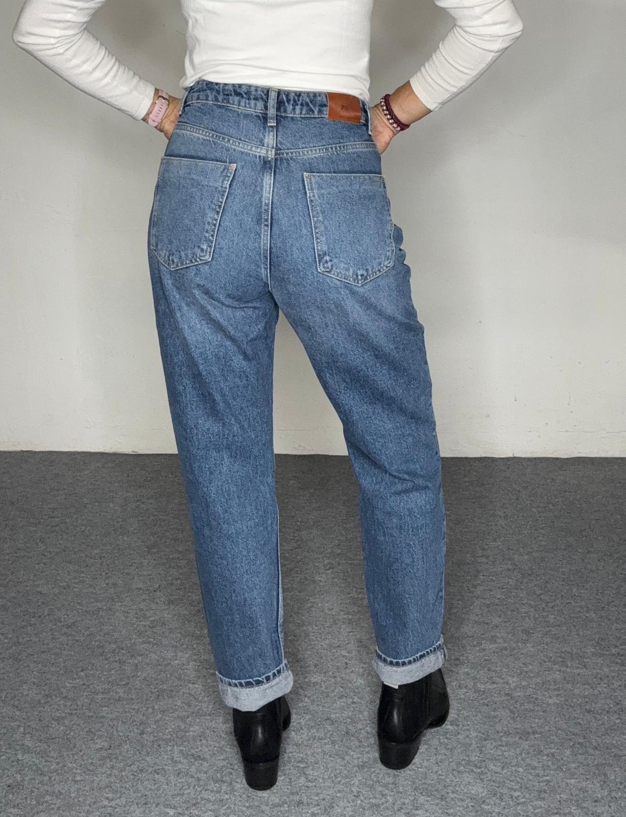 Pantalón vaquero Momfit azul Zara