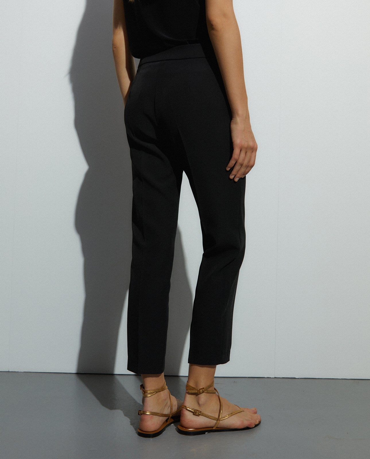Pantalón tobillero negro DOUTZEN